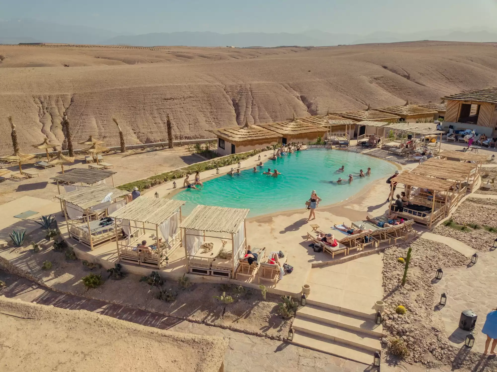  Journée piscine et déjeuner/dîner dans le désert d'Agafay : Une oasis au milieu des dunes
