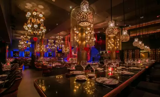 Descubra los mejores restaurantes de Marrakech: Dar Soukkar, Narwama, Buddha Bar, DarDar Rooftop y más.