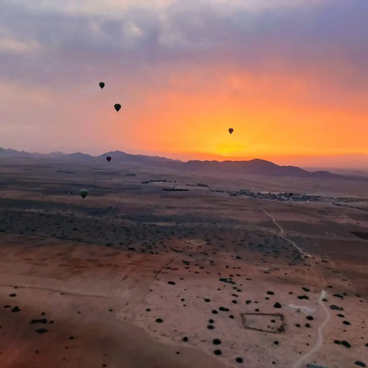 Excursion au départ de Casablanca, Montgolfière et Day Pass dans le Désert d'Agafay